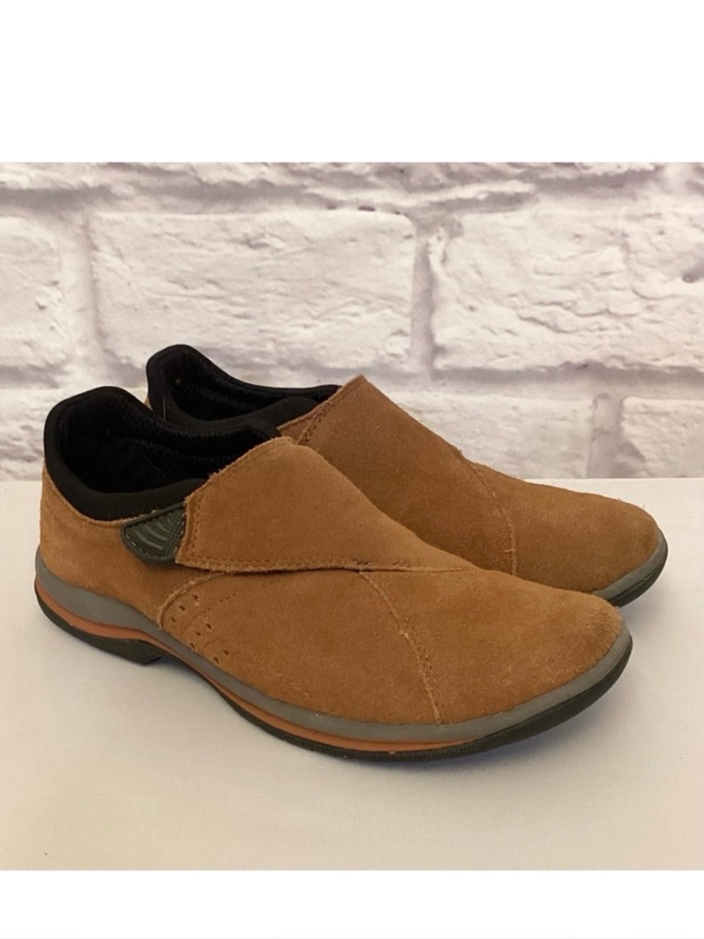 Acorn 8 Suede Slip On Women’s Comfort Shoes Sneakers Flats Chestnut Brown